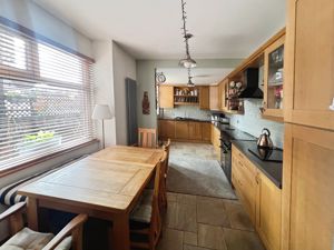 Kitchen Diner- click for photo gallery